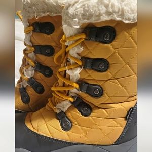 Keen Quilted Snow Boots- size 8